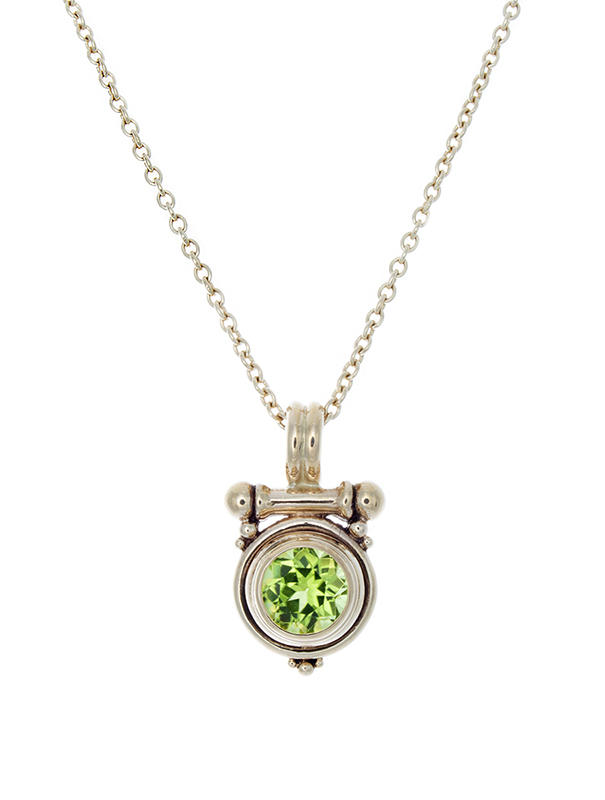 Vibrant Peridot Pendant in 14 kyg